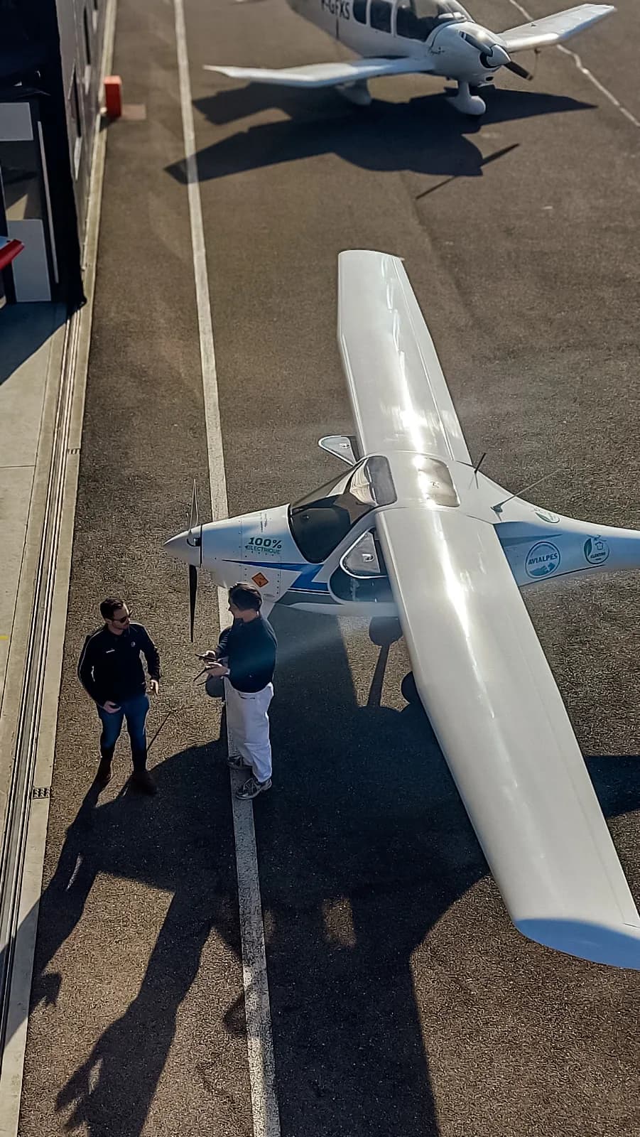 Baptême de l'air sur Pipistrel Velis Electro, piste d'Annecy