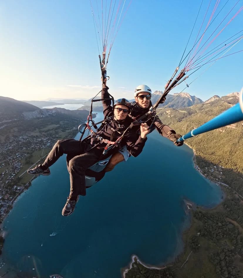 Vol en parapente biplace au-dessus du lac d'Annecy