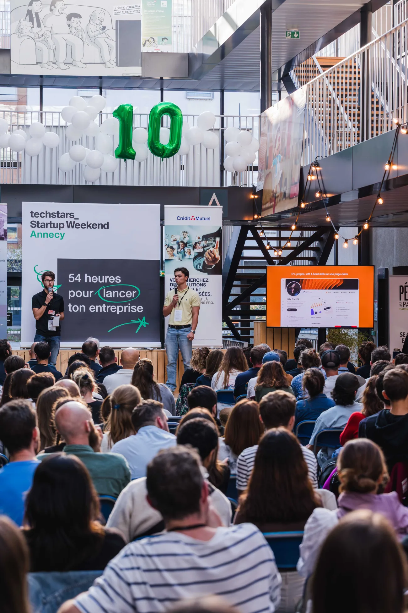 Pitch d'Obrado sur la scène du Startup Weekend Annecy 2025